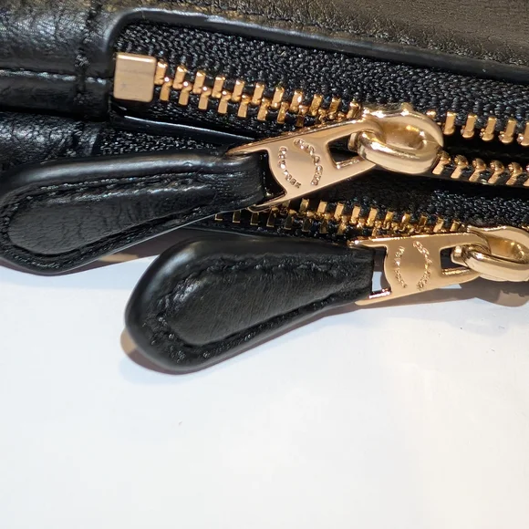 Coach Black Leather Wristlet with Double Gold Zipper - GUC - Picture 13 of 13